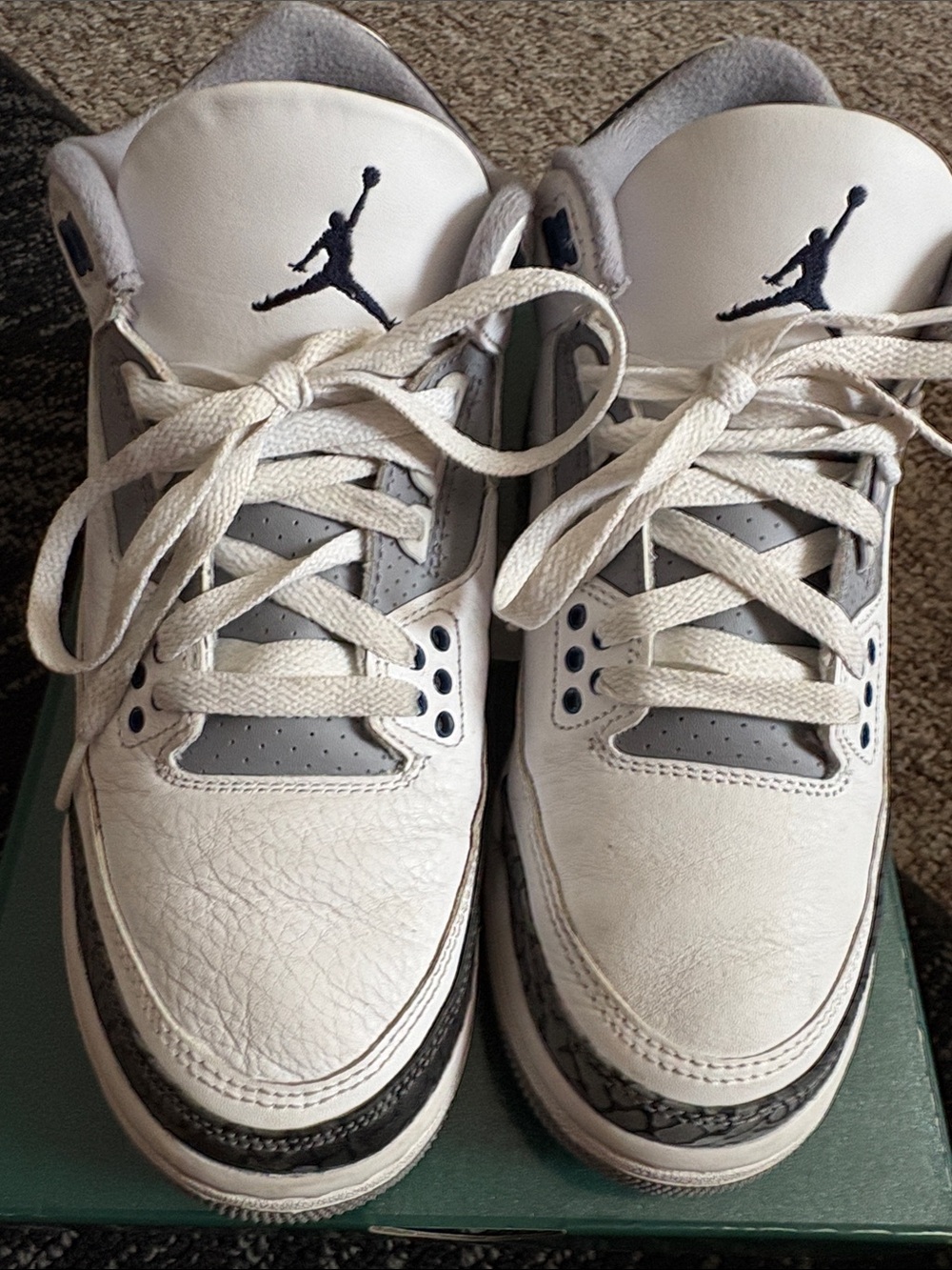 Jordan White Navy Retro Basketball Shoes